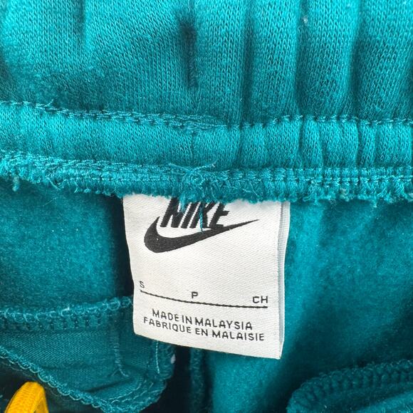 Nike PLS Standard Fit Taper Leg Joggers Green DO6182-367 Mens - Picture 6 of 8